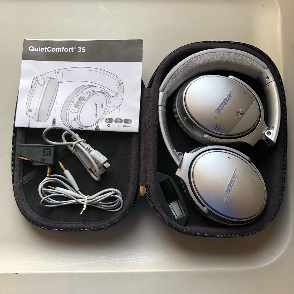 Bose QuietComfort 35 Wireless Bluetooth Headphones Noise-Cancelling